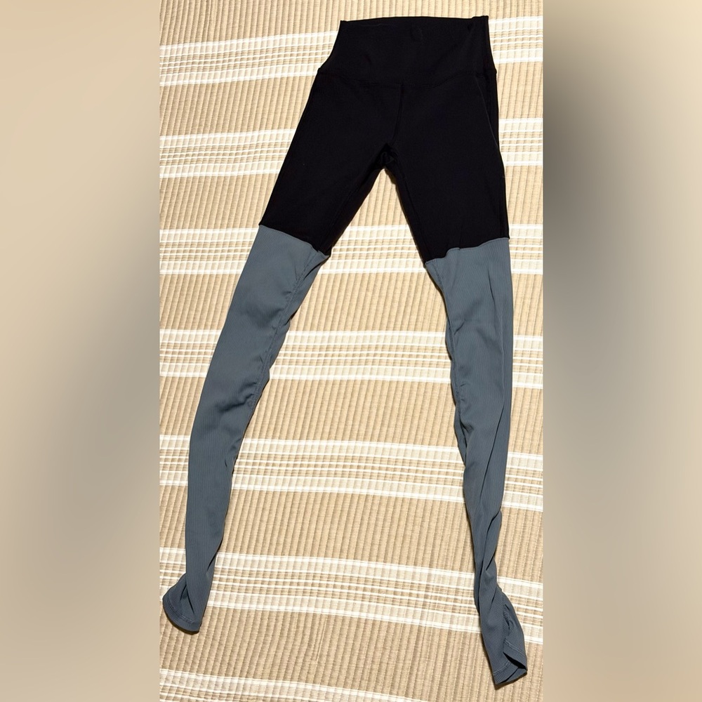 Preowned Alo Yoga Goddess Ribbed Leggings High-Waist Size S Black/Steel Blue